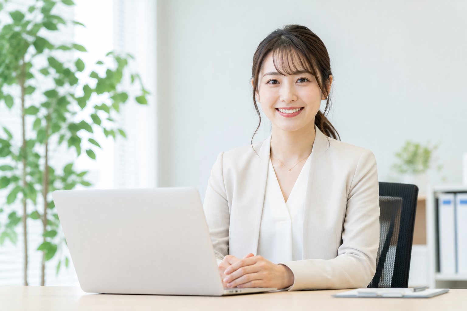 笑顔でご相談をお待ちする担当者